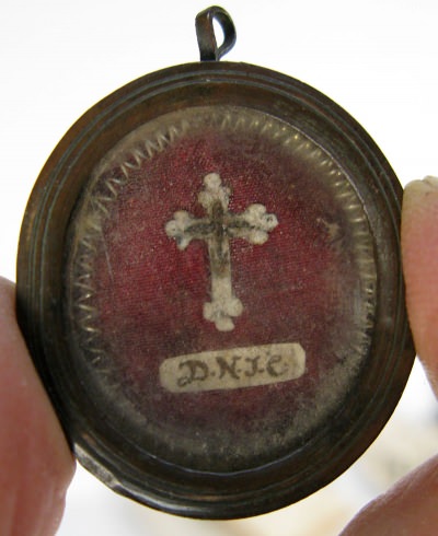 Theca containing relics of the True Cross of Jesus Christ