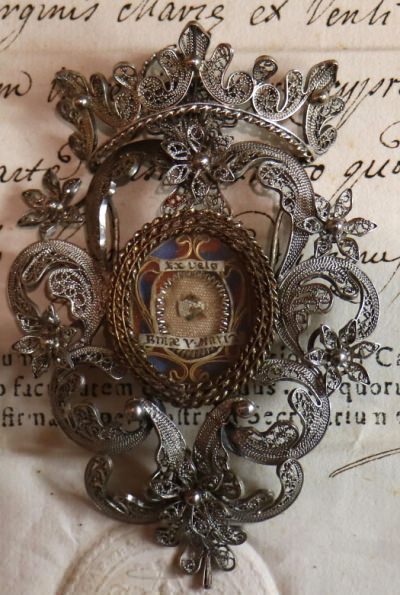 Important documented theca housing relic from the Veil of the Blessed Virgin Mary, papal gift to the Ruler of Genoa