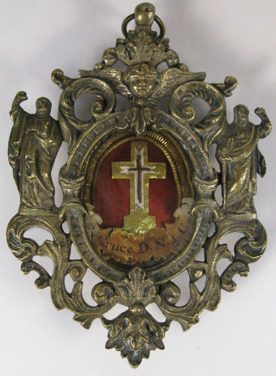 Fancy reliquary theca with relics of the True Cross of Jesus Christ