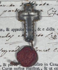 1764 Documented crystal reliquary with relics of the True Cross of Jesus Christ