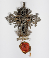 18c Spectacular silver reliquary with relics of the True Cross of Jesus Christ