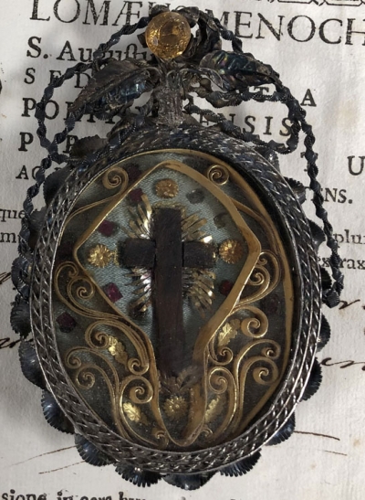 Documented reliquary with important relic from the Wood of the True Cross of Jesus