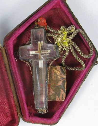 Crystal theca with Passion relic of the True Cross of Jesus Christ