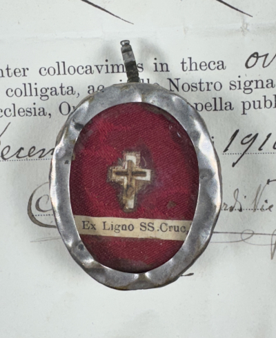 1910 Documented reliquary with relics of the True Cross of Jesus Christ