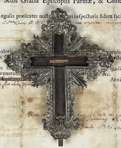 1744 Documented reliquary with important relic of the True Cross of Jesus Christ