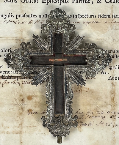 1744 Documented reliquary with important relic of the True Cross of Jesus Christ