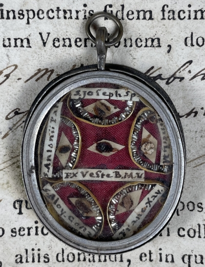 1825 Documented reliquary theca with relics of the Virgin Mary, St. Joseph &amp; 4 Saints: St. Anthony of Padua, St. Francis Xavier, St. Aloysius Gonzaga &amp; St. Vincent Ferrer.