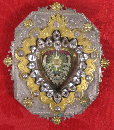 Reliquary theca with relics from the Chemise, (Sancta Camisia) of the Blessed Virgin Mary
