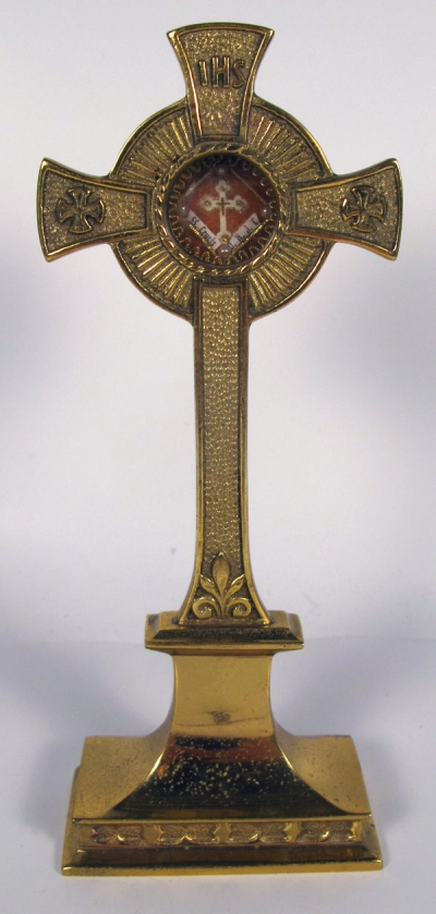 Reliquary theca with relics of the True Cross in small monstrance